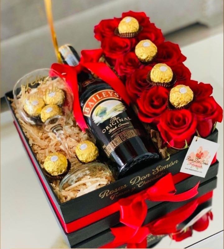 Luv gifts box for her