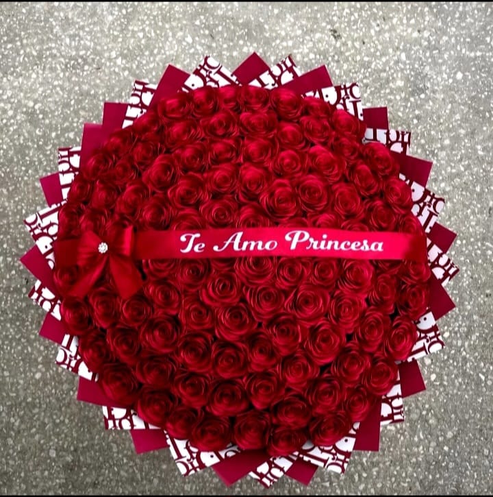 100 Red roses bouquet