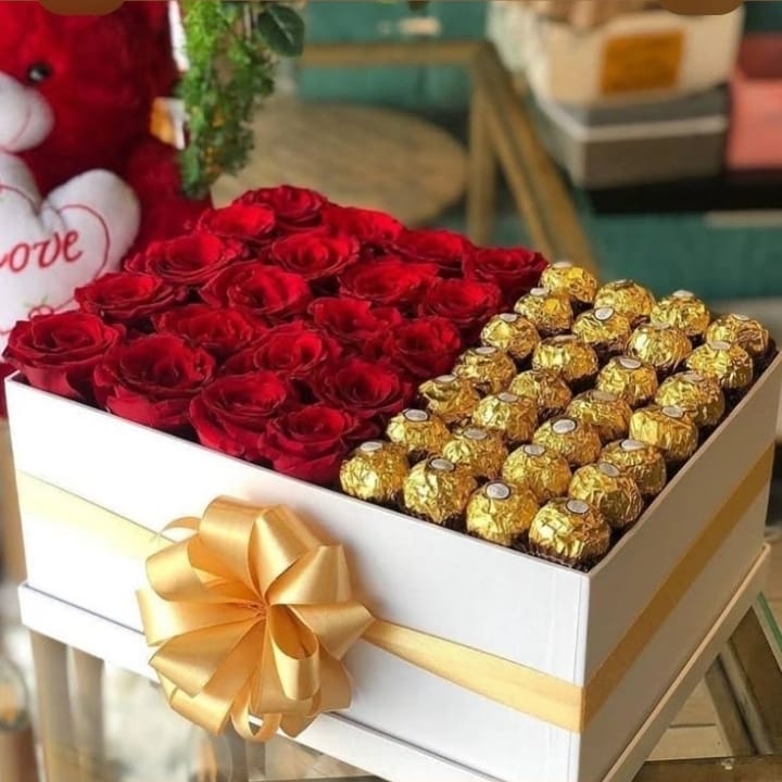 Red roses & chocolates box