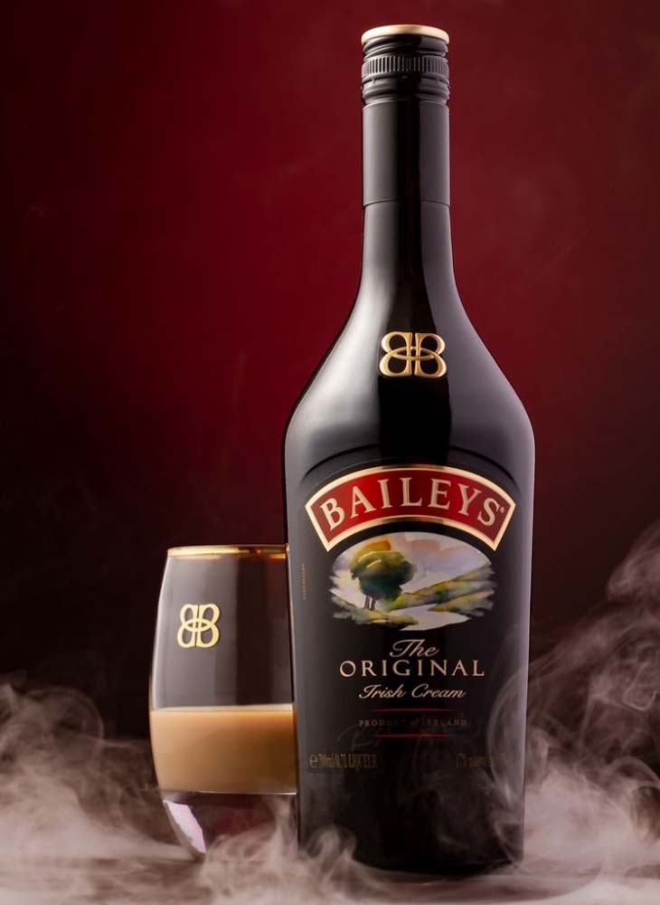 Bailey's Irish cream liquor & glass